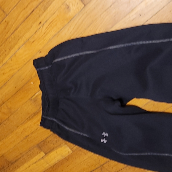 Women's small under armour black joggers - Picture 3 of 4